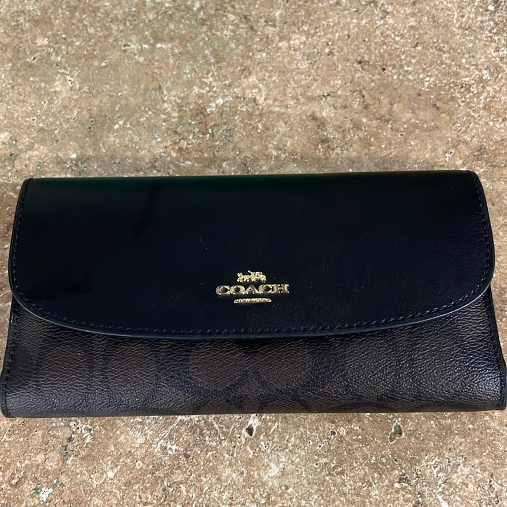 NWOT Coach wallet with gold hardware, 8x4
